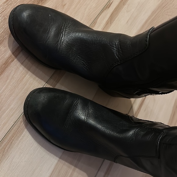 Boots - Picture 6 of 9